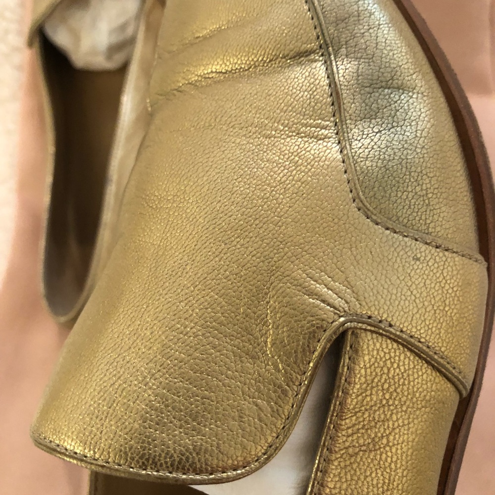 Worn 2 or 3 times. Beautiful loafer, just not my style preference anymore.